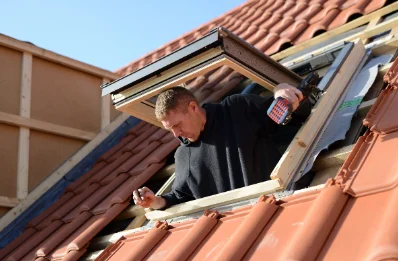 Pose de fenêtres de toit Velux à Ouzilly